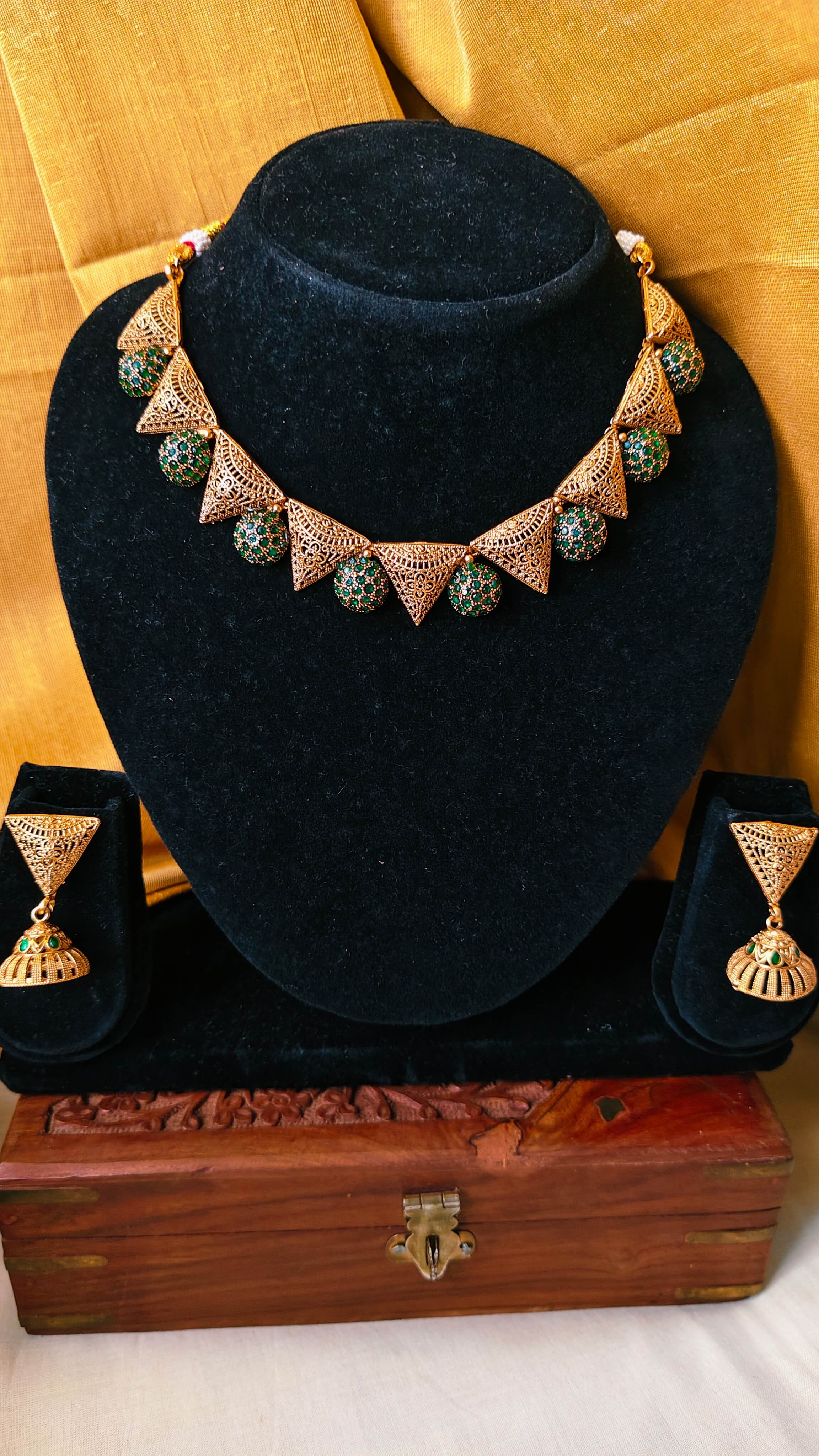 Naira Emerald Royale Necklace Set | TRDNK-76